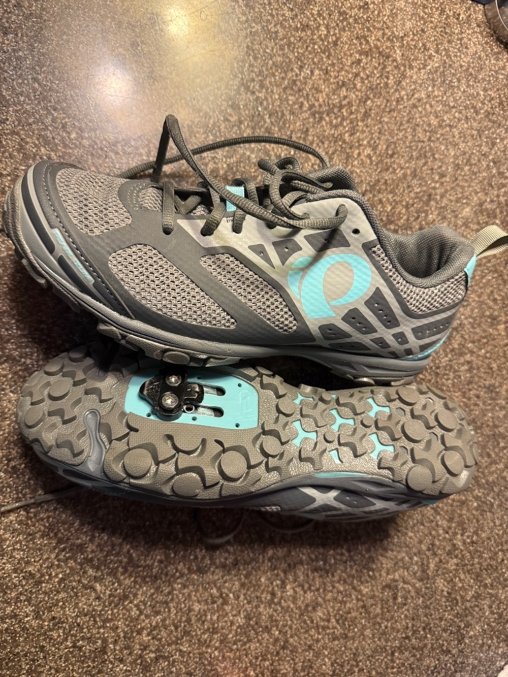 Pearl Izumi Women's Gray and Teal X-Alp Seek VI  Ike shoes with cleats